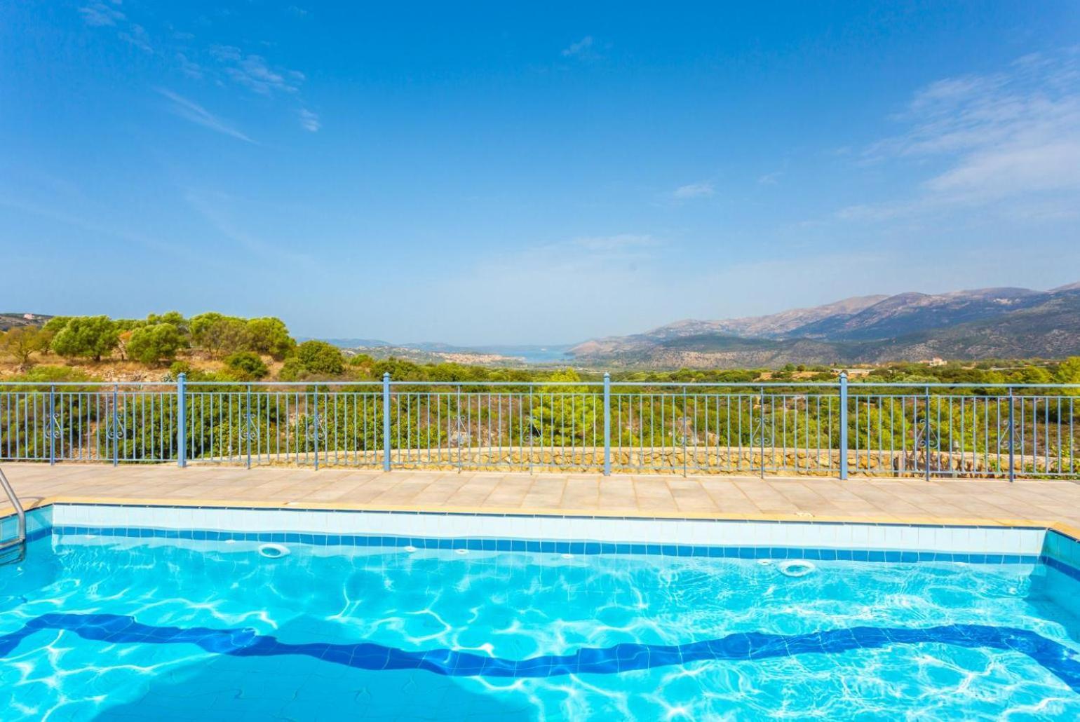 Villa Europe Ena Lakithra Exterior photo